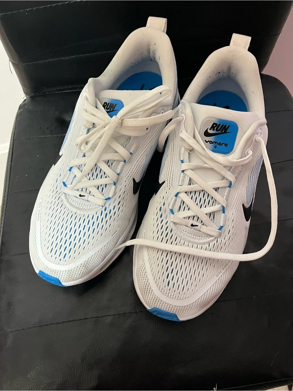 Nike vomero 18 White and Blue.